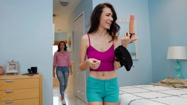 [MomsLickTeens] Slay Savage And Sawyer Cassidy Rainy Day Fun (22.11.28)