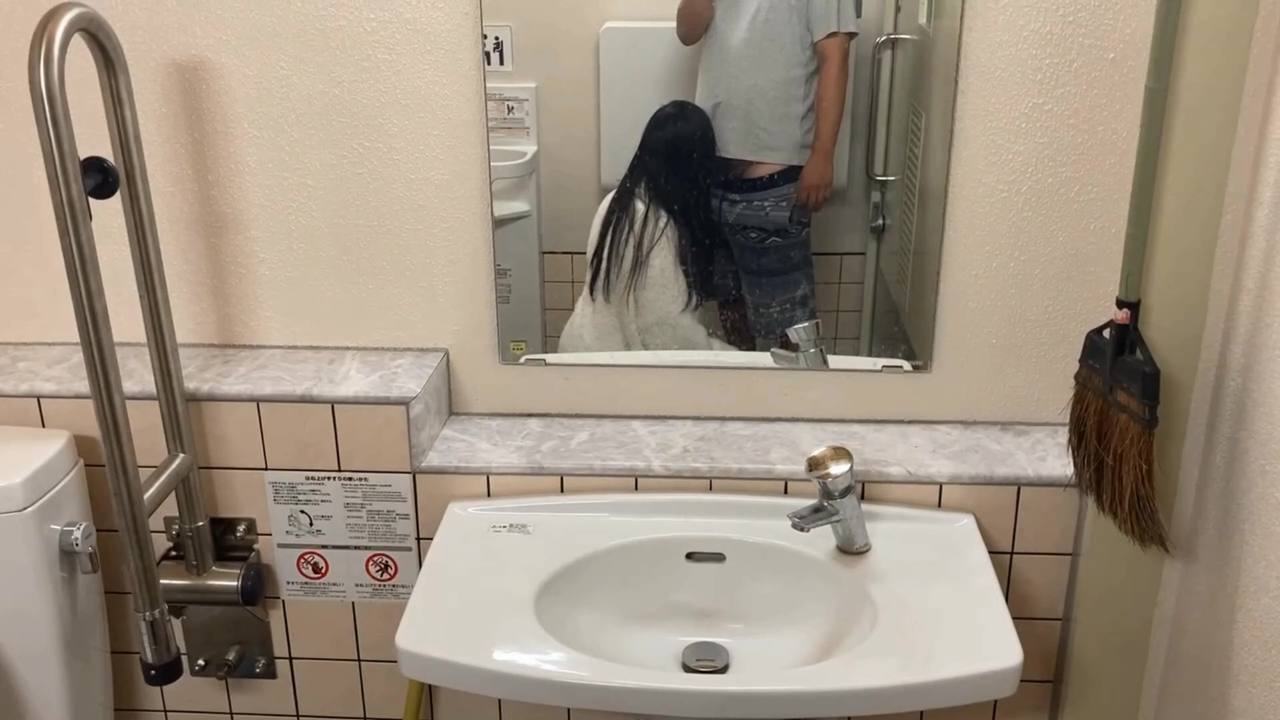FC2PPV 4672645 A Part-Time Worker At The Company, A Pregnant Woman Who Really Has No Money, Can Do Whatever She Wants In The Toilet In The Middle Of The Night Lol